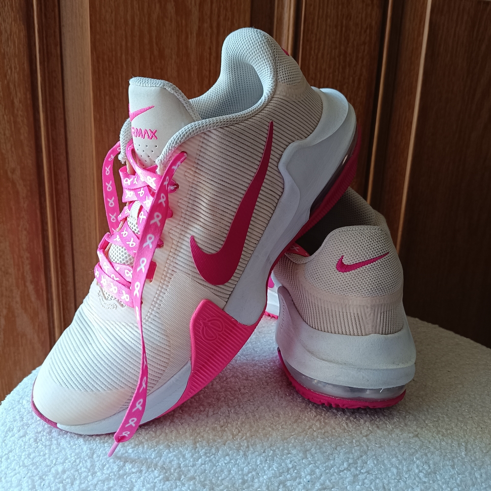 Nike Airmax Basketball Women's Athletic Shoes. Size 10.5. In Very Good Condition